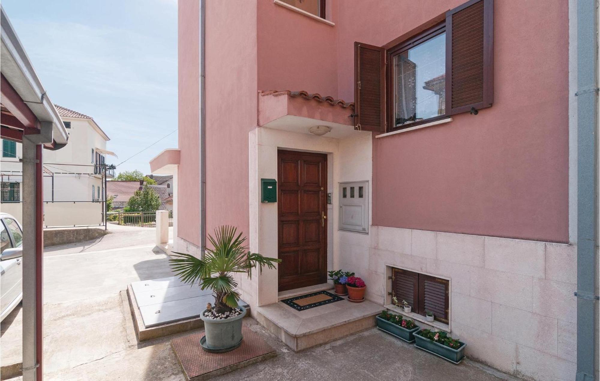 Lovely Apartment In Split With Wifi Экстерьер фото